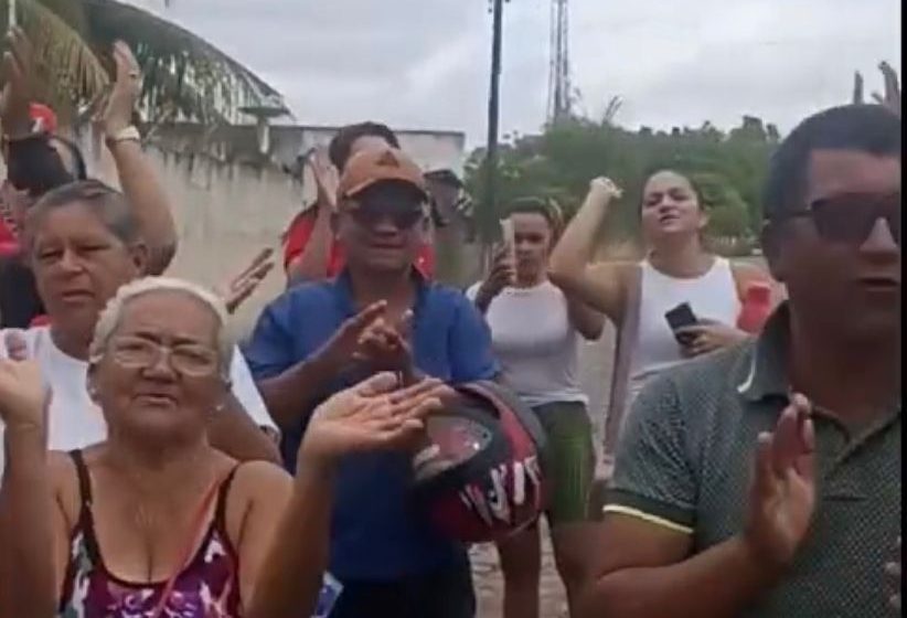  Araripina: populares ocupam a Compesa na manhã desta sexta (3), veja o vídeo