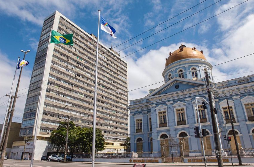  Defensores públicos de Pernambuco querem salário de R$ 41 mil
