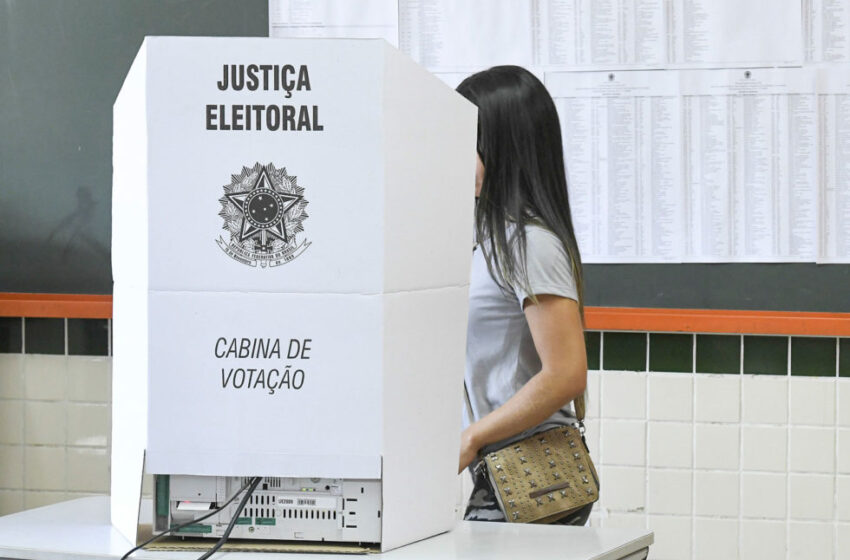  Relatório fixa redução de cota para mulheres no legislativo