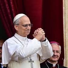  Papa Leão 14 pede paz na Ucrânia e cessar-fogo em Gaza em primeira oração de domingo
