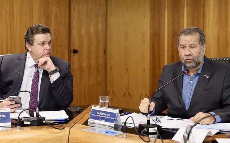  Lupi pede demissão da Presidência e Wolney assume Ministério