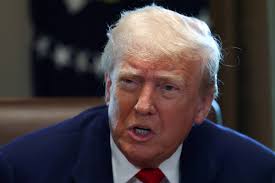  Trump diz não saber se deve respeitar Constituição, mas afirma não buscar terceiro mandato como presidente