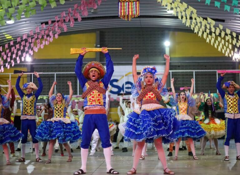  Concurso de Quadrilhas Juninas promovido pela Prefeitura de Araripina movimenta a cidade e premia grupos com o total de R$ 5 mil