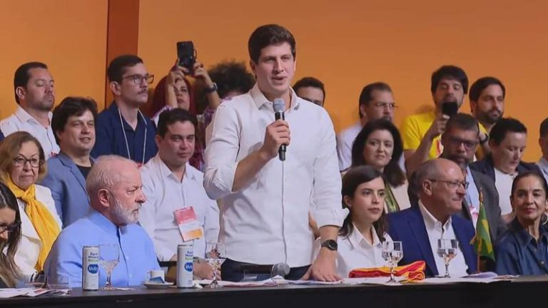 Com Lula, Alckmin e Motta, PSB oficializa João Campos na presidência nacional da legenda