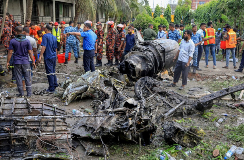 Queda de avião sobre escola em Bangladesh causa 19 mortos