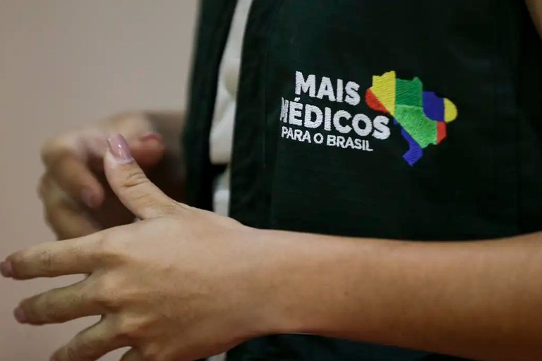  Programa federal envia 17 médicos especialistas a Pernambuco, quatro vezes menos que ao Ceará