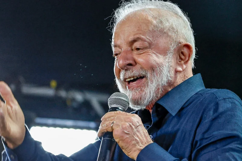 Lula reúne PT e pede que partido dê prioridade a alianças competitivas