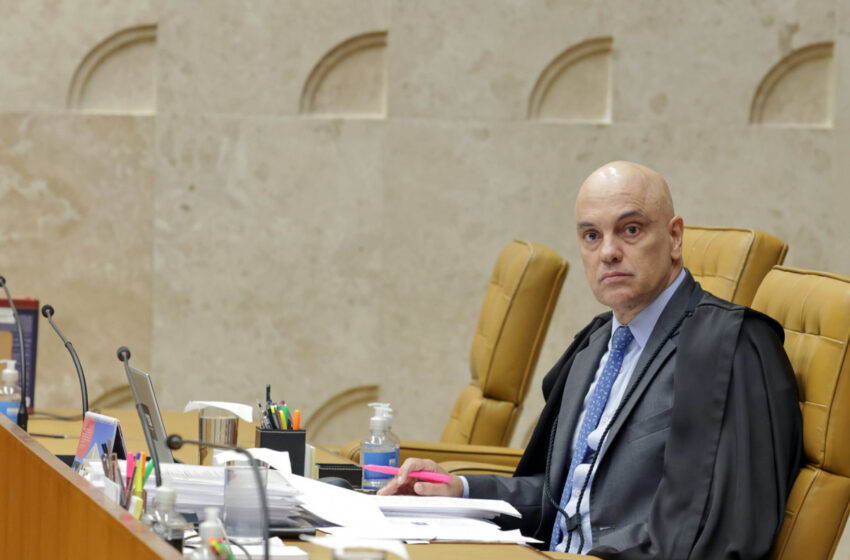 Moraes determina vistoria de carros e policiamento externo na casa de Bolsonaro