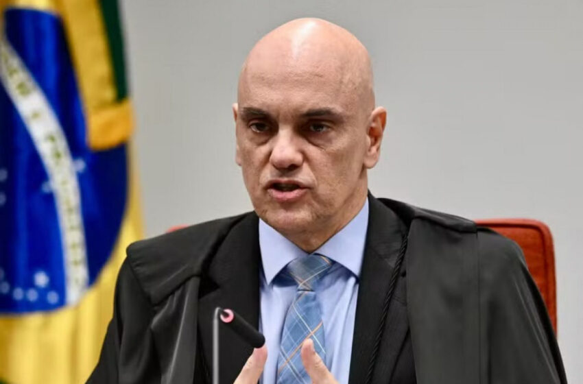  Moraes pede a Zanin que marque data para julgar Bolsonaro e aliados