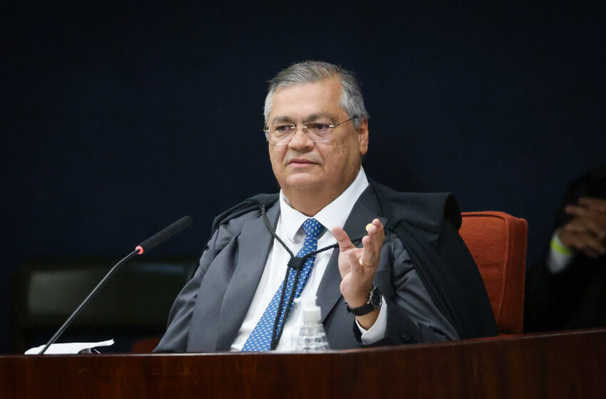  Dino vota por condenar Bolsonaro, mas defende pena menor para três réus