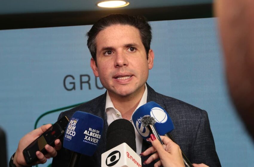  Hugo Motta se reúne com Lula e diz que votação de projeto do IR acontece nesta quarta